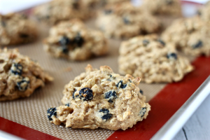 Blueberry oat cookies | FamilyFoodontheTable.com