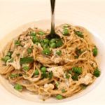 Creamy pasta with crab and peas