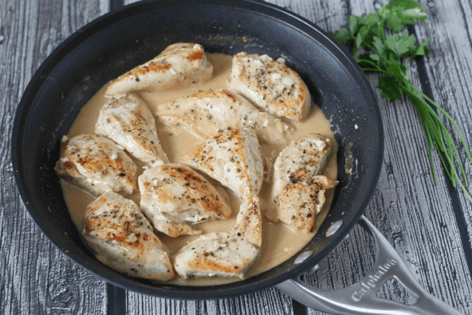 Easy creamy skillet chicken | FamilyFoodontheTable.com