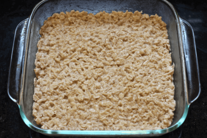 Breakfast oatmeal squares | FamilyFoodontheTable.com