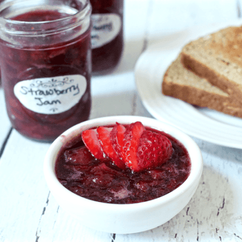 Easy strawberry freezer jam