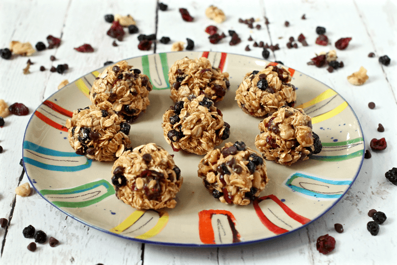 5-minute granola bites | FamilyFoodontheTable.com