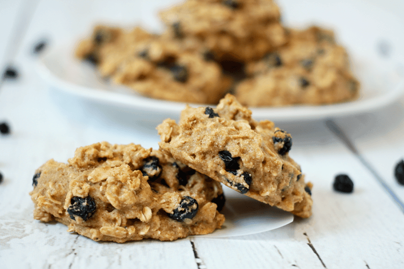 These healthy blueberry oat cookies are whole grain and naturally sweetened and perfect for snacking! They're easy to make and travel great, too. Blueberry oat cookies - whole grain, naturally sweetened snack cookies! | FamilyFoodontheTable.com