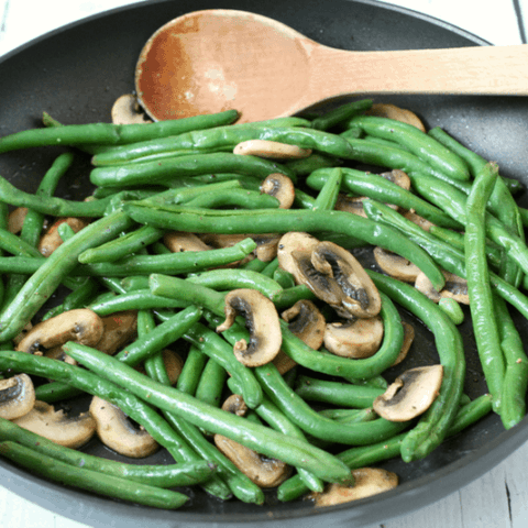 Easy green beans and mushrooms | FamilyFoodontheTable.com