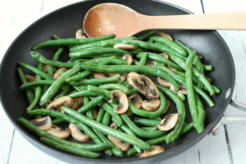 Easy green beans and mushrooms | FamilyFoodontheTable.com