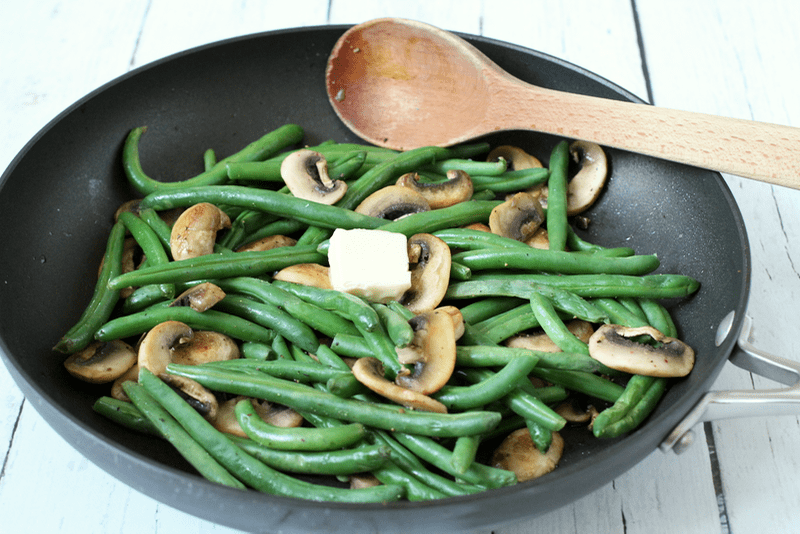 Easy green beans and mushrooms | FamilyFoodontheTable.com