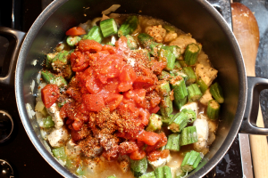 Cajun chicken with okra and tomatoes | FamilyFoodontheTable.com