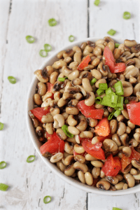 Crowder peas with tomatoes and green onion - a Southern soul food specialty! | FamilyFoodontheTable.com