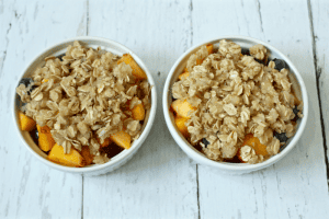 Individual peach blueberry crumbles | FamilyFoodontheTable.com