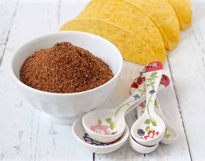 Homemade taco seasoning - so easy and healthier than store bought! | FamilyFoodontheTable.com