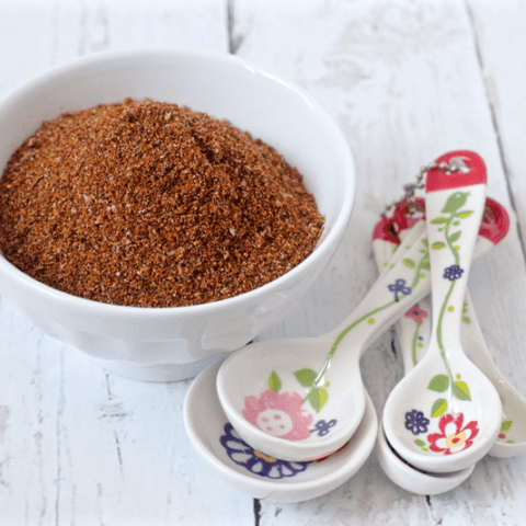 Homemade taco seasoning - easy to make yourself! | FamilyFoodontheTable.com