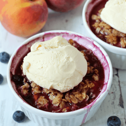 Individual peach blueberry crumbles | FamilyFoodontheTable.com