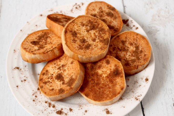 Maple cinnamon roasted sweet potatoes | FamilyFoodontheTable.com