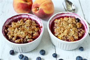 Individual peach blueberry crumbles | FamilyFoodontheTable.com