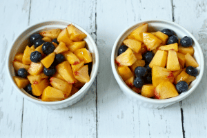 Individual peach blueberry crumbles | FamilyFoodontheTable.com