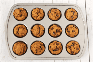 Peanut butter pumpkin muffins with optional chocolate chips | FamilyFoodontheTable.com