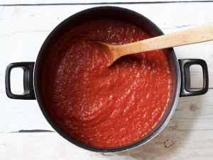 Easy homemade spaghetti sauce | FamilyFoodontheTable.com