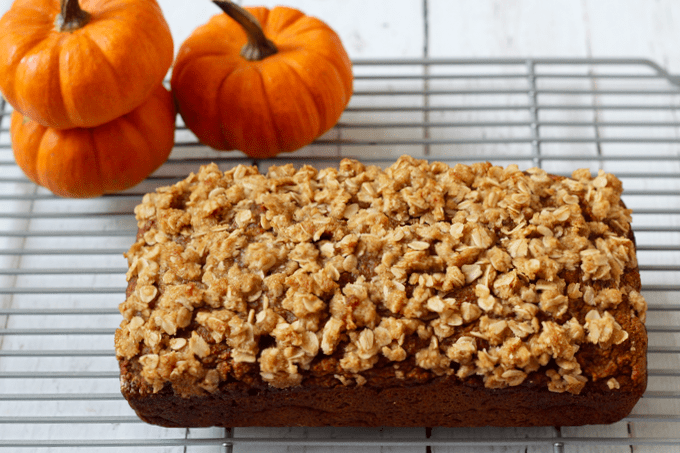 This whole wheat, naturally sweetened pumpkin applesauce bread has a crunchy streusel crust and is perfect for a fun fall breakfast or snack! #pumpkinrecipes #pumpkinbread #breakfast