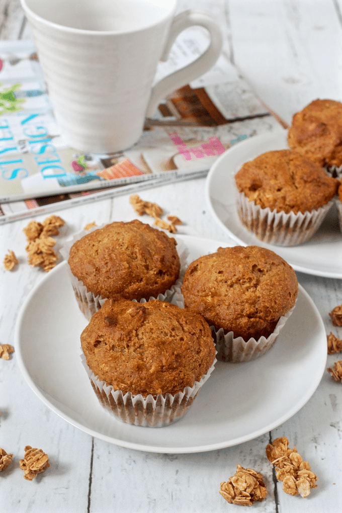 These healthy granola muffins are 100% whole grain, naturally sweetened with no added sugar and make a perfect portable breakfast or healthy afternoon snack! #granola #muffins #healthysnacks #workoutsnacks Healthy granola muffins - these easy, wholesome muffins make a perfect portable breakfast or healthy afternoon snack! | FamilyFoodontheTable.com