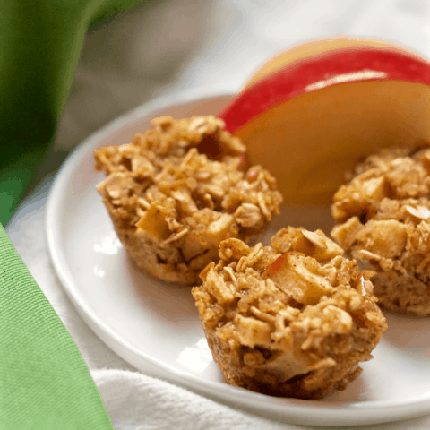 Apple cinnamon quinoa breakfast bites - these wholesome mini muffins make great finger food for little ones and a portable breakfast/snack for older kids and adults! | FamilyFoodontheTable.com