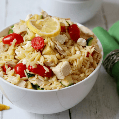 Lemony orzo chicken salad with tomatoes, zucchini and goat cheese - a 15-minute dinner! | FamilyFoodontheTable.com