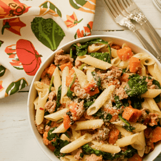 Turkey sausage, butternut squash and spinach gluten-free pasta - an all-in-one dinner with big flavor that everyone can enjoy! | FamilyFoodontheTable.com