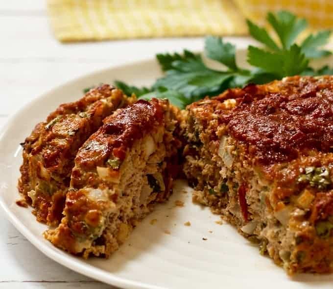 This easy, 1-bowl Mexican meatloaf is made with ground turkey, cheese, chilies and salsa! It's perfect for a hands-off dinner the whole family will love! #easyrecipe #meatloaf #groundturkey | www.familyfoodonthetable.com