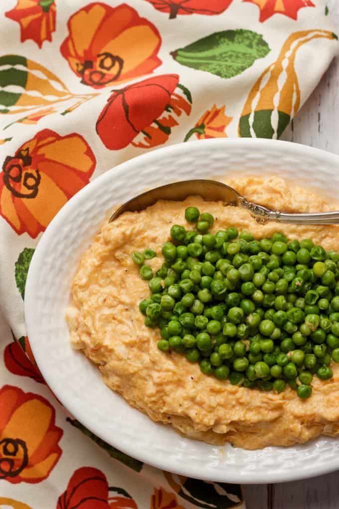 Winter squash and peas - a creamy mash of roasted butternut squash topped with buttery peas | FamilyFoodontheTable.com