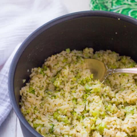 A warm and gooey one-pot broccoli cheese brown rice - an easy side dish! | FamilyFoodontheTable.com