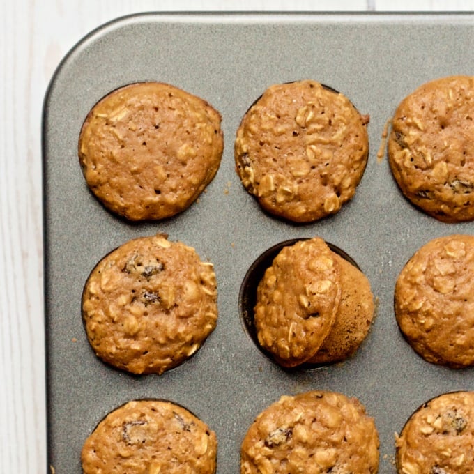 Oatmeal raisin mini muffins - a great healthy breakfast or snack! | FamilyFoodontheTable.com