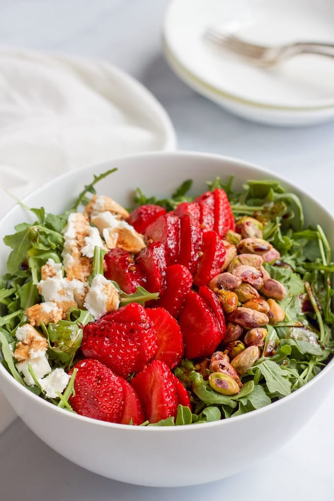 Baby arugula salad with strawberries, pistachios, goat cheese and an easy homemade balsamic vinaigrette! | FamilyFoodontheTable.com