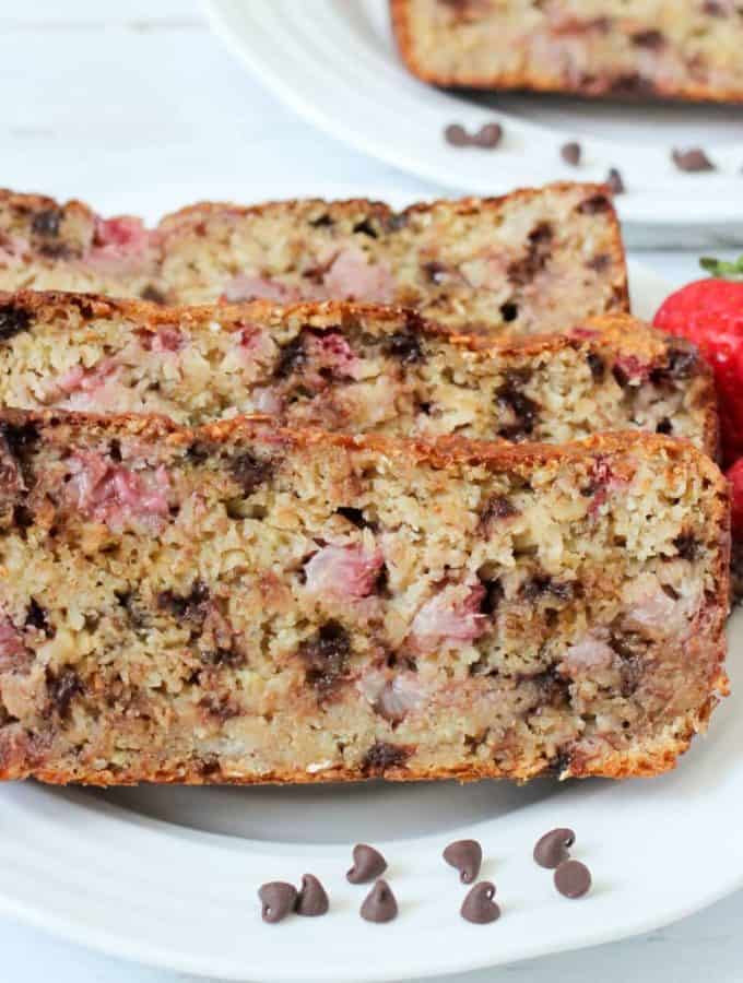 Strawberry oat bread with chocolate chips - gluten free and naturally sweetened - great for a healthy breakfast or snack! | FamilyFoodontheTable.com