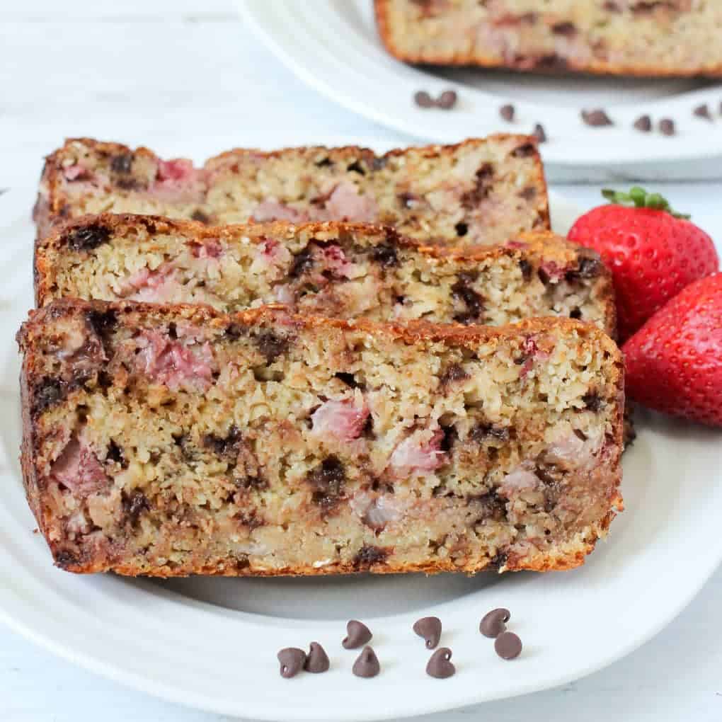 Strawberry oat bread with chocolate chips - gluten free and naturally sweetened - great for a healthy breakfast or snack! | FamilyFoodontheTable.com