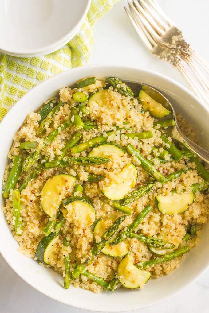 A tangy, tasty quinoa asparagus salad that's perfect for lunch or as a quick side with dinner! {Gluten-free, vegan}