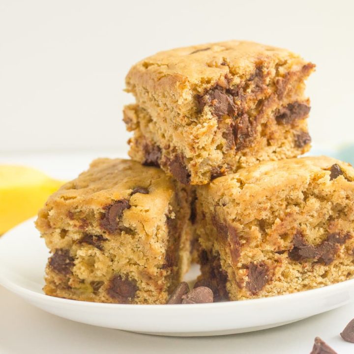 Banana chocolate chip snack cake - whole wheat and naturally sweetened, great for breakfast or a healthy kids snack!