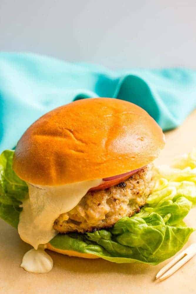 5-ingredient cheddar chicken burgers are BIG on flavor and take just 20 minutes! They're perfect for a quick weeknight dinner! #chickenburgers #groundchicken #chickenrecipes #dinnerideas