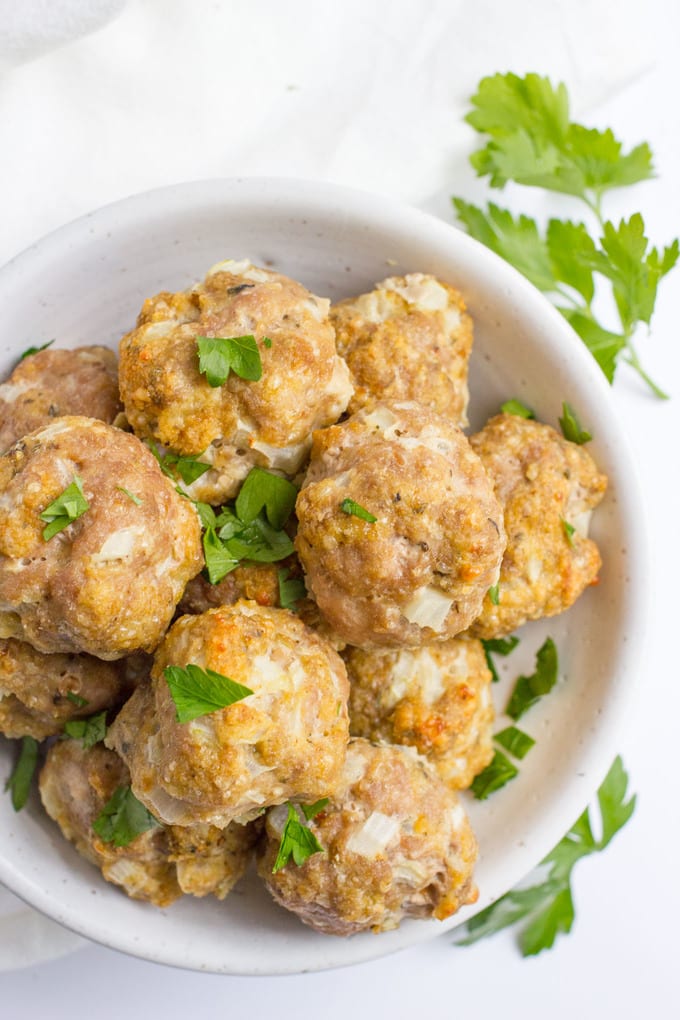 Homemade baked turkey meatballs are perfect for a spaghetti dinner, feeding a crowd or freezing to have on hand for busy nights. And this easy recipe takes just minutes to prep! | www.familyfoodonthetable.com