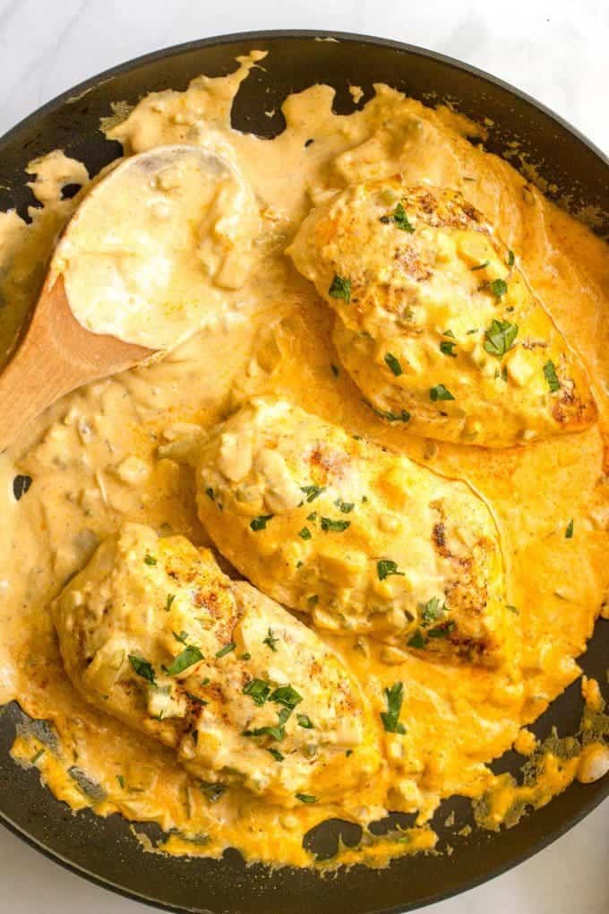 Chicken jalapeno - an easy one-pot dinner with chicken breasts and a jalapeno cheddar cheese sauce | FamilyFoodontheTable.com