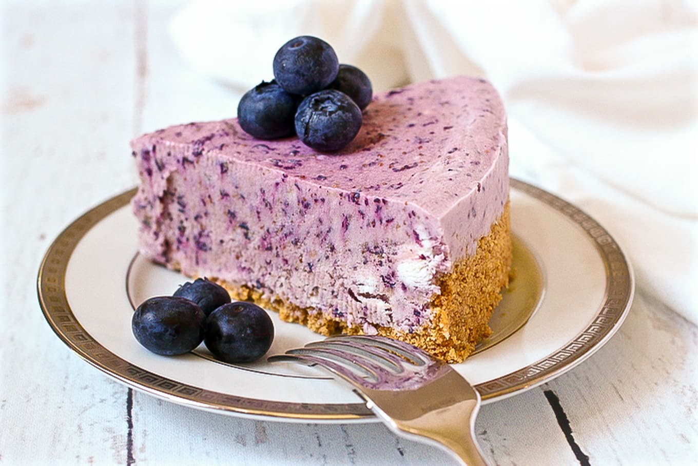 No-bake frozen blueberry pie - a super creamy summer dessert! | FamilyFoodontheTable.com