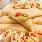 Easy chicken roll ups with cream cheese + veggies
