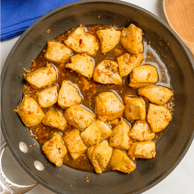 A 5-ingredient, 15-minute honey garlic chicken with an addictively delicious sauce - a perfect weeknight dinner recipe!