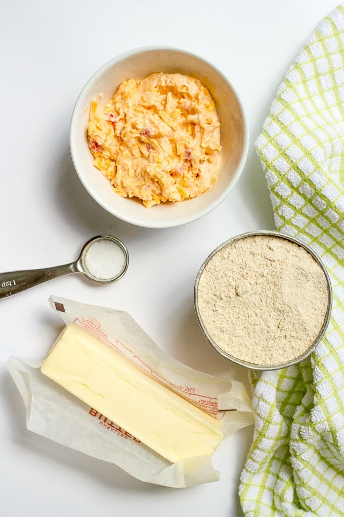 This easy 4-ingredient recipe for pimiento cheese crackers makes a great appetizer for a crowd!