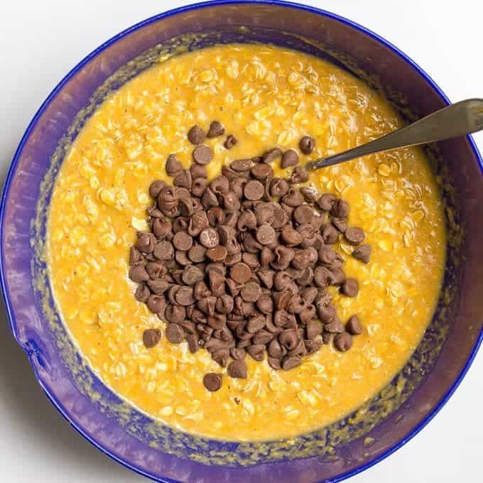 Pumpkin baked oatmeal with chocolate chips