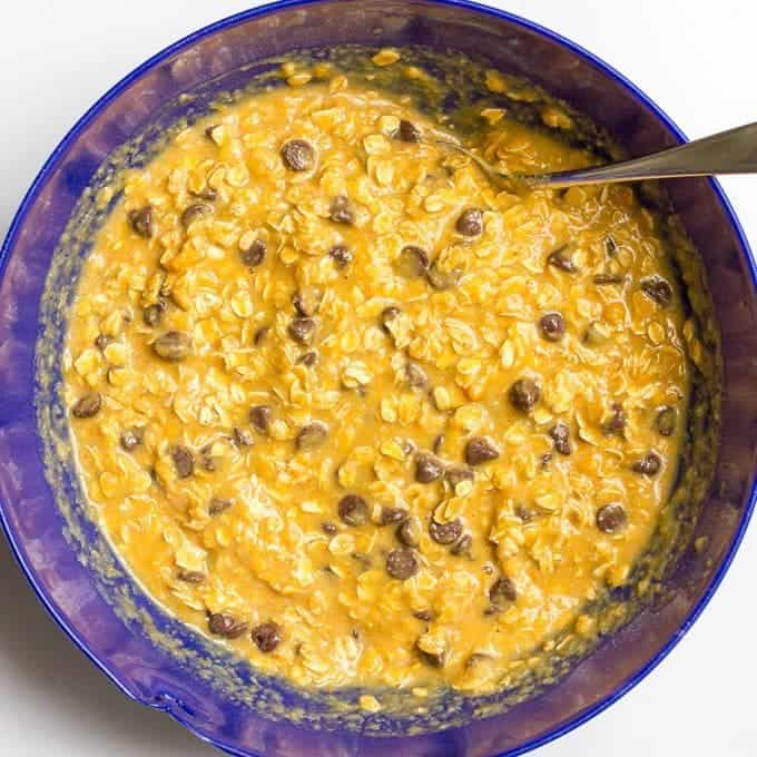 Pumpkin baked oatmeal with chocolate chips