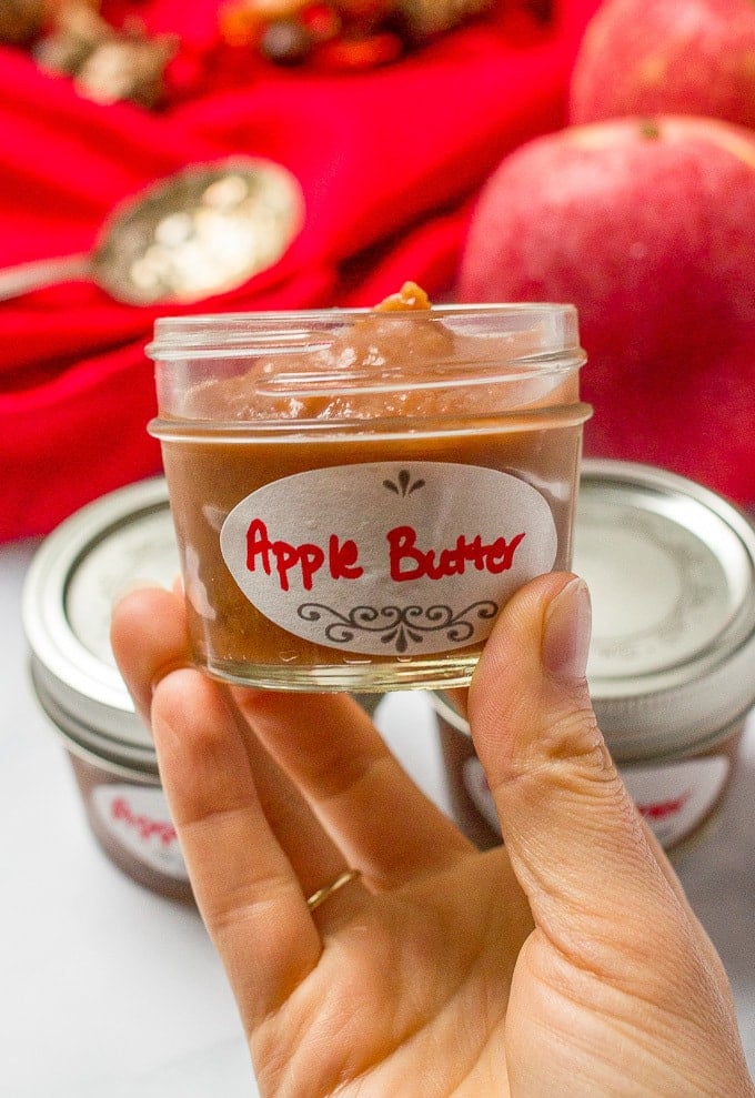 Slow cooker apple butter no sugar added - great for breakfast on toast or as hostess gifts/neighbor gifts/teacher gifts!