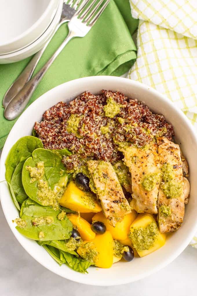 Chicken quinoa salad bowls are a quick and healthy dinner featuring chicken thighs, red quinoa, fresh fruit and a zesty lemon-mint dressing! #quinoa #chicken #saladbowl #healthyrecipes