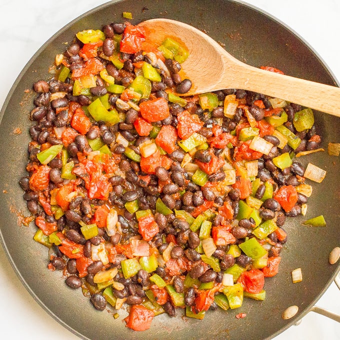 Black beans, pepper and tomato saute