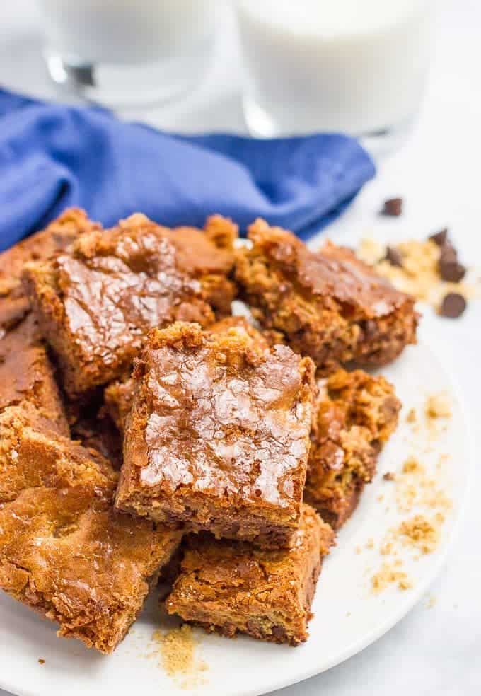 Chocolate chip brownies have just 4 ingredients (no box mixes) and come out chewy and perfectly sweet - a great, easy dessert! | www.familyfoodonthetable.com