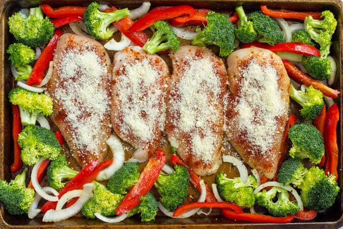 Parmesan sheet pan chicken and broccoli with bell peppers | www.familyfoodonthetable.com