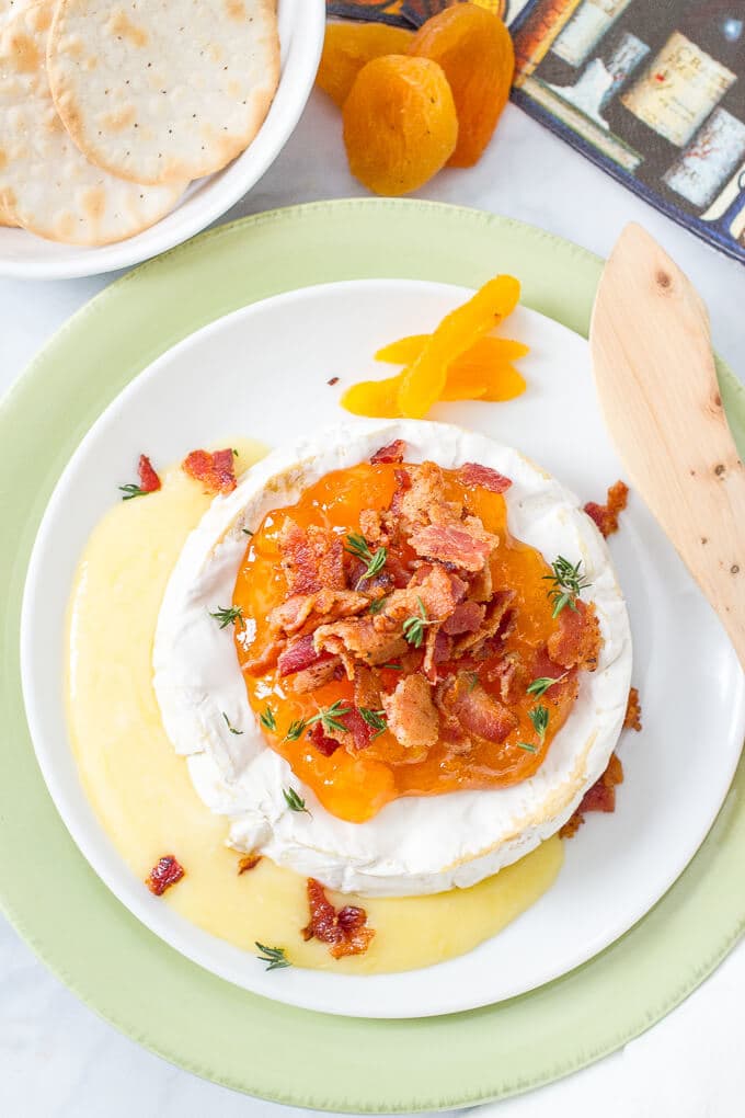 Microwave baked brie with apricots, thyme and bacon -- a quick and easy appetizer! | www.familyfoodonthetable.com